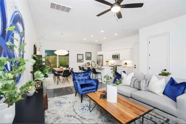 Foto del edificio - 2108 Roslyn Ave