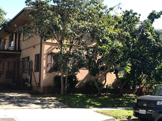 Building Photo - 1242 Barry Ave