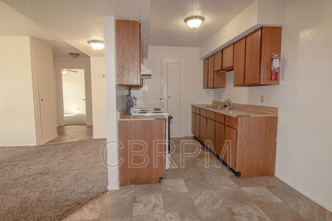 Foto del edificio - 101 Teakwood Ave