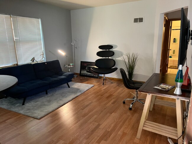 Foto del edificio - 3411 S Howell Ave