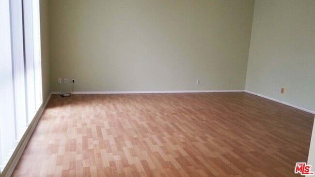 Building Photo - 533 S St Andrews Pl