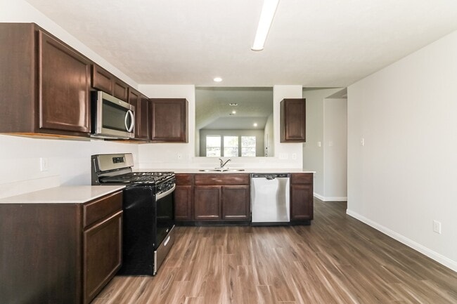 Building Photo - 810 Desoto Dr