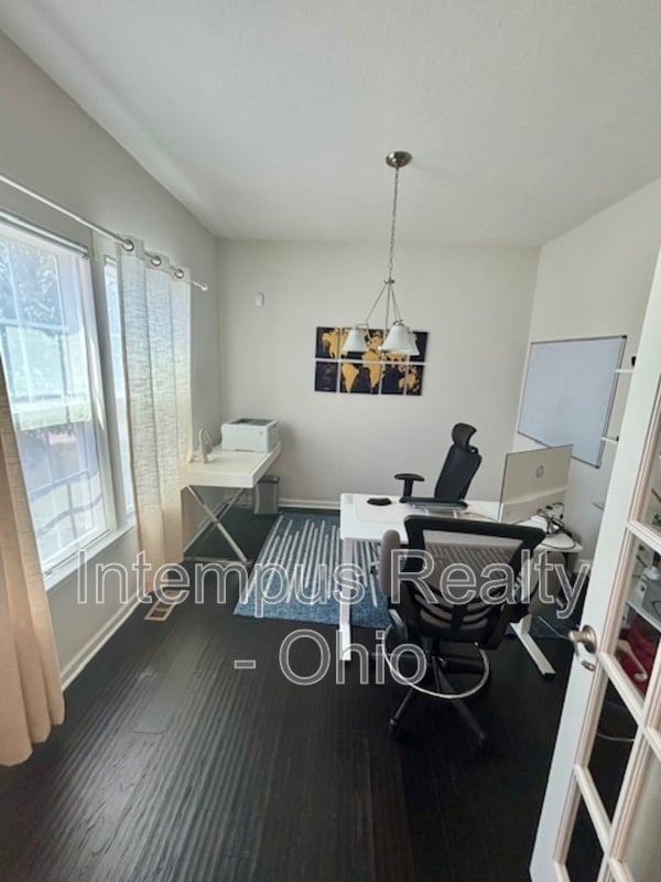 Building Photo - 6123 Brandon Dr