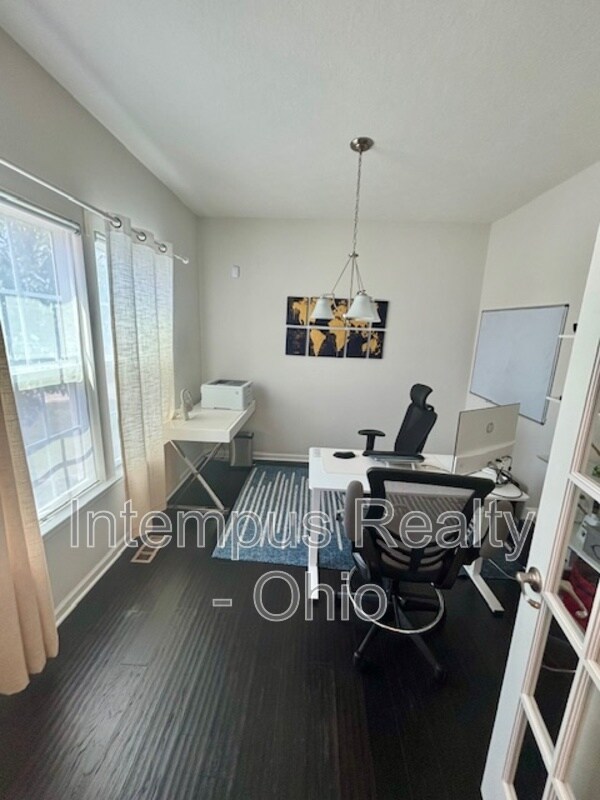 Foto del edificio - 6123 Brandon Dr