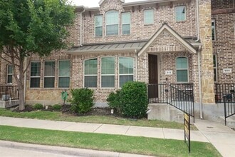 Building Photo - 913 Shelby Ln