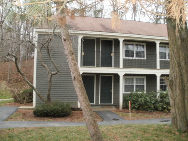 Building Photo - First Floor Cricket Book End Unit Condo