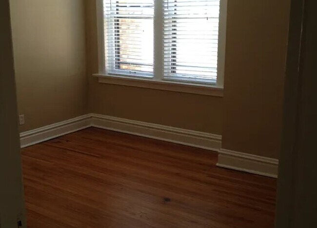 Foto del edificio - 7555 Byron Pl