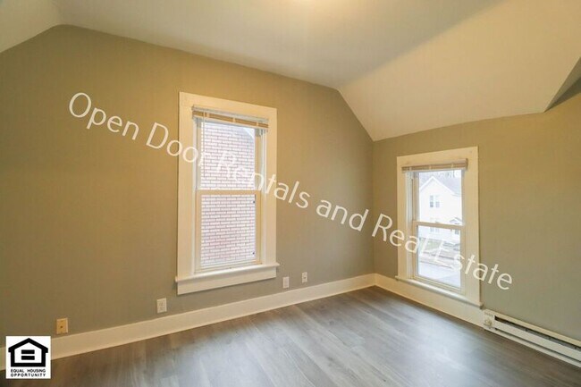 Building Photo - 824 Huestis Ave