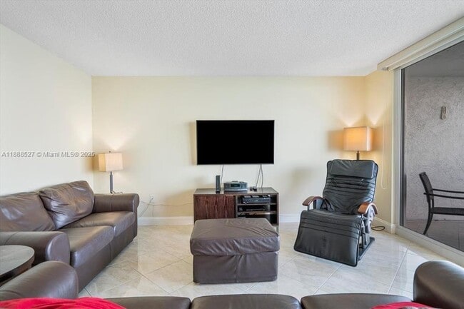 Foto del edificio - 17800 N Bay Rd