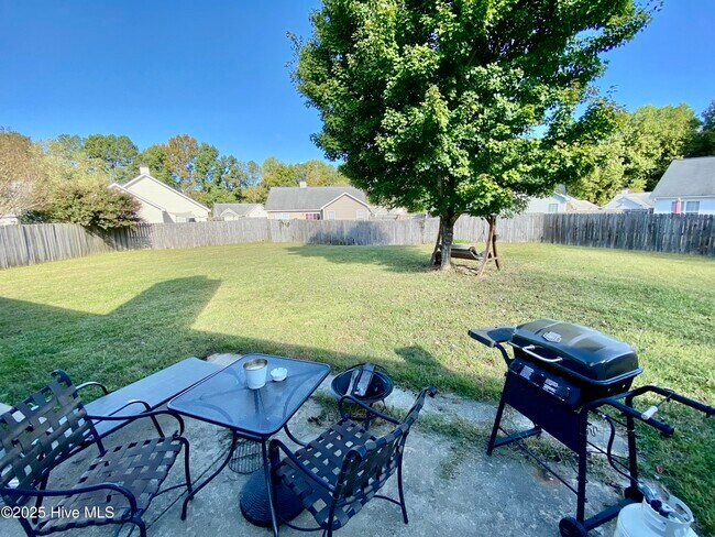 Building Photo - 1202 St Charles Cir