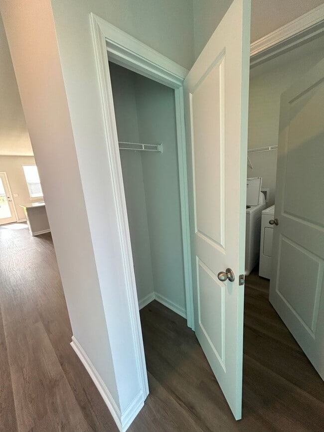 Foto del edificio - SPECIAL- 1 month free!! Brand new home wit...