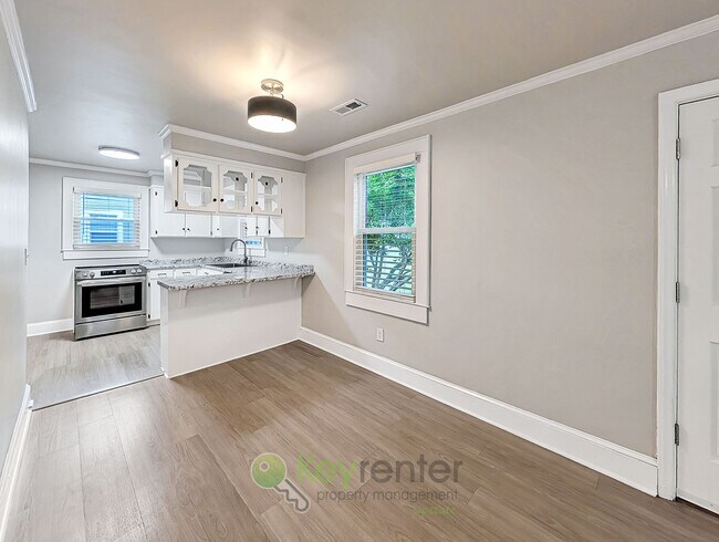 Building Photo - Updated Overbrook Home with Finished Basement & Fenced Yard Near Downtown Greenville