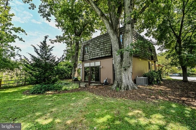 Building Photo - 5621 9th Rd N