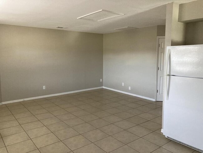 Building Photo - 901 Monroe Ct