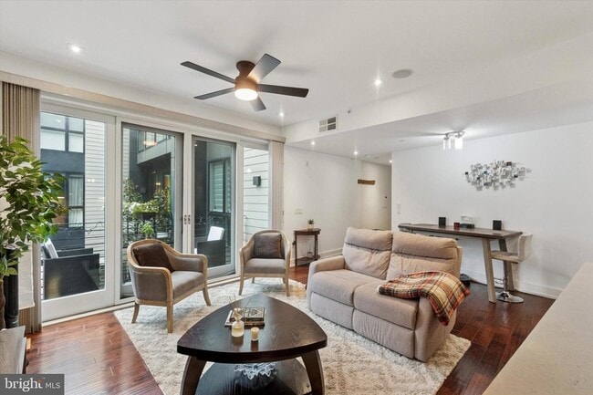 Building Photo - 620 N 3rd St