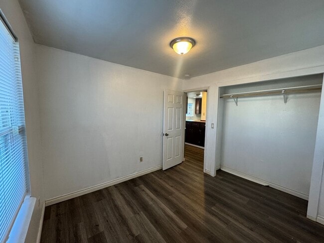 Foto del edificio - Non-Refundable & Security Deposit Total: $1450.00