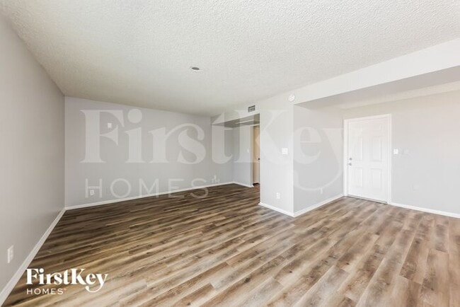 Building Photo - 2208 W Dahlia Dr