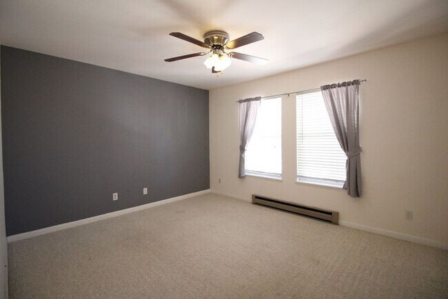 Building Photo - Cozy 2 bedroom condo