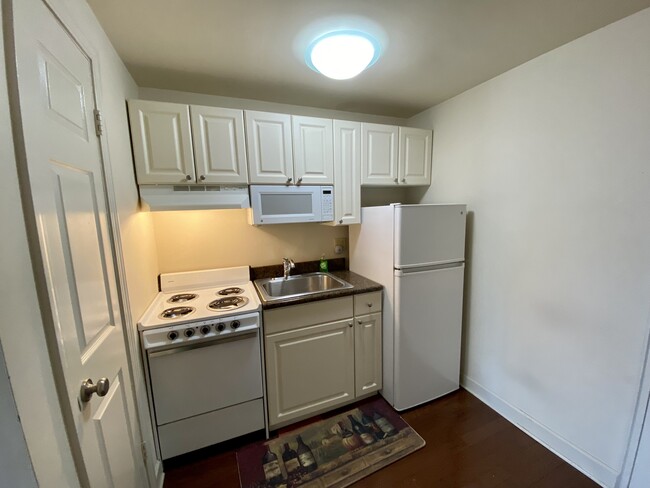 Kitchen - 1205 Saint Charles Avenue