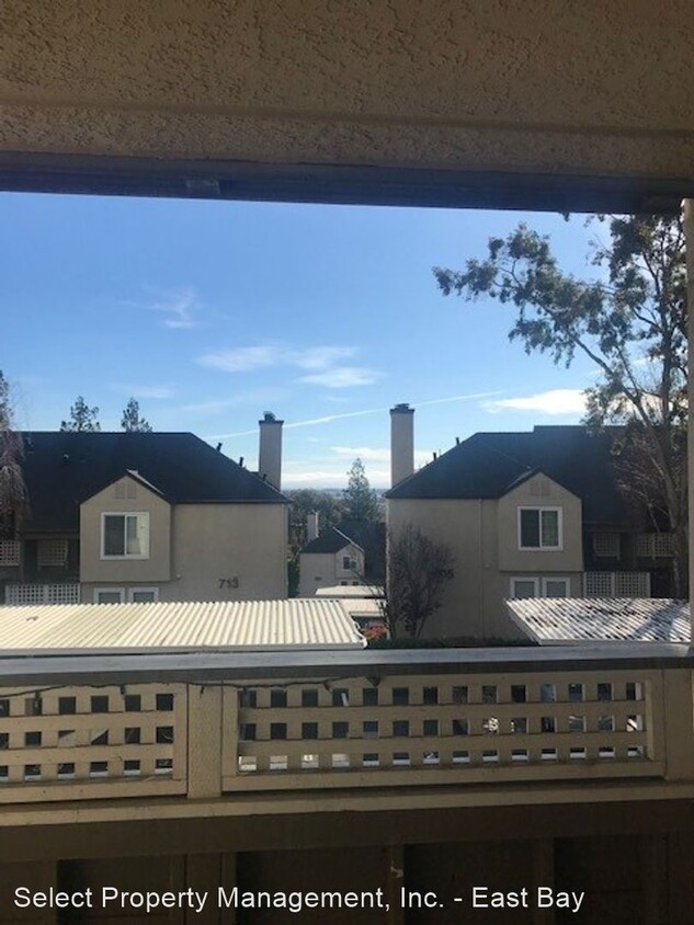 Primary Photo - 1 br, 1 bath House - 725 Essex Ct #294