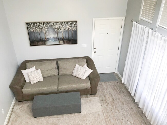 Foto del edificio - 3 bedroom, 2 bath townhome, end unit, grea...
