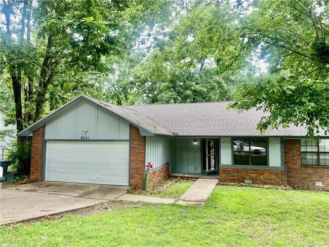 Building Photo - 2441 N Hampton Ct