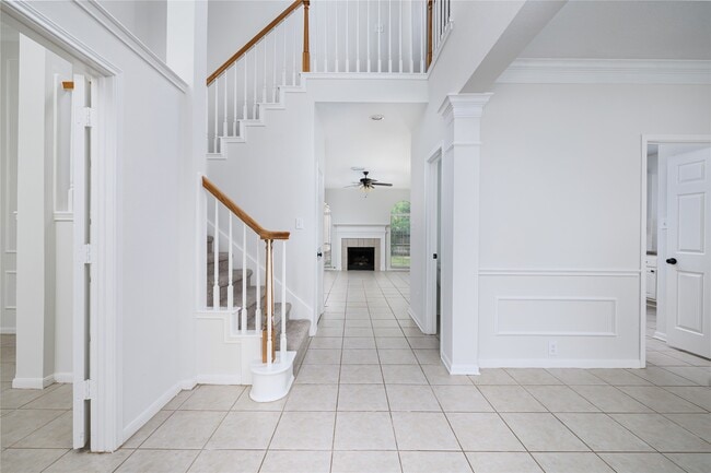 Building Photo - 107 N Sunny Slope Cir