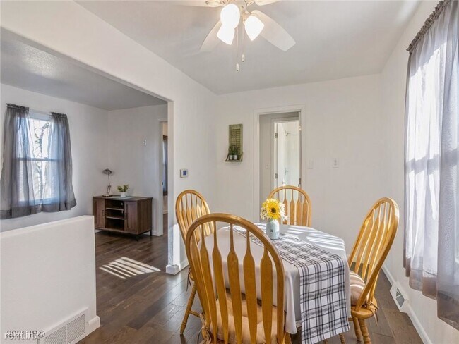 Foto del edificio - 1 br, 1 bath House - 21 E McKinley Ave