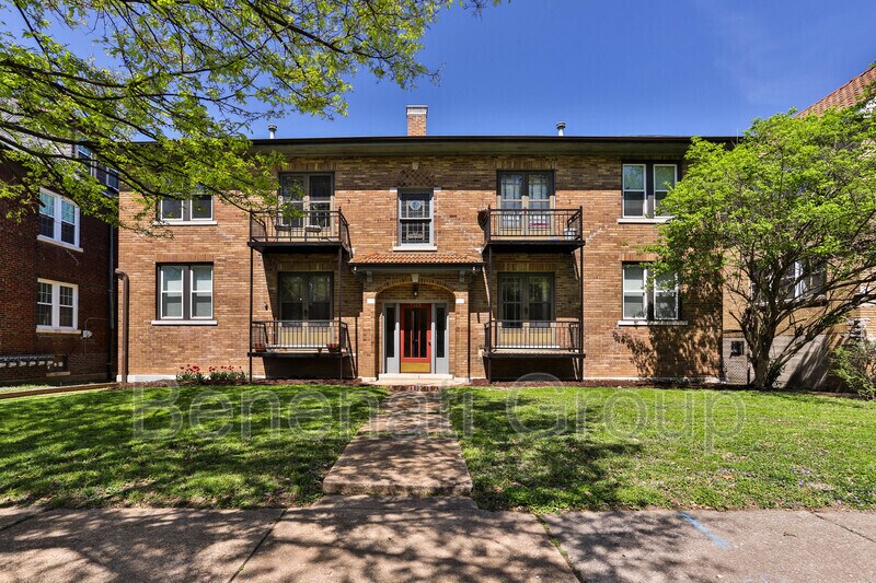 7369 Delmar Blvd Unit 2W, University City, MO 63130 Condo for Rent in