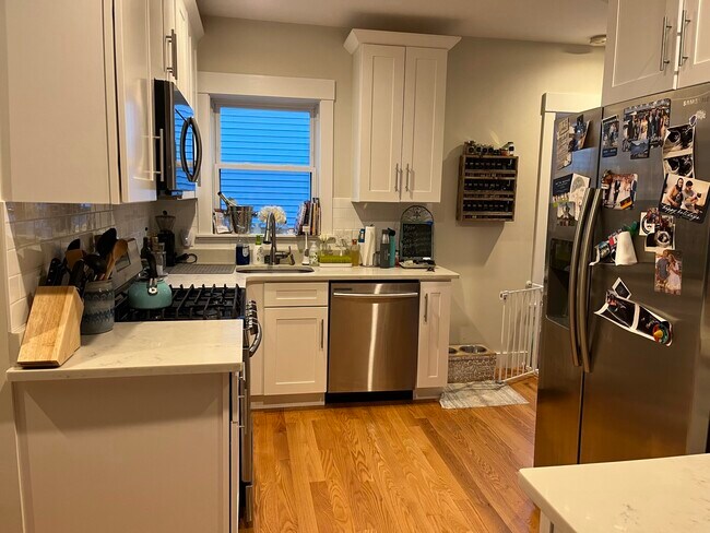 Building Photo - 39 Montrose St