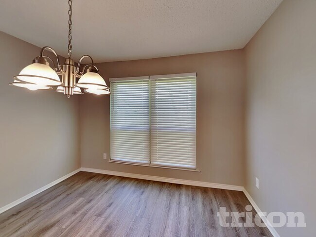 Foto del edificio - 4103 Orchard Hill Dr