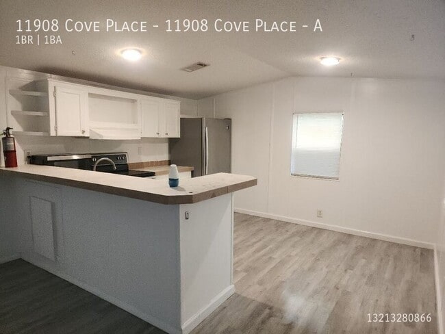 Building Photo - 11908 Cove Pl