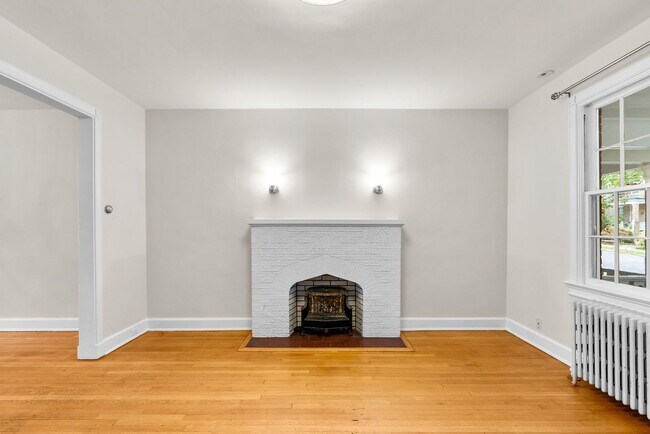 Foto del edificio - 3 Bed 2 Bath - Glover Park Row Home - Fini...