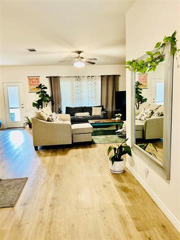 Foto del edificio - 8404 Radiant St