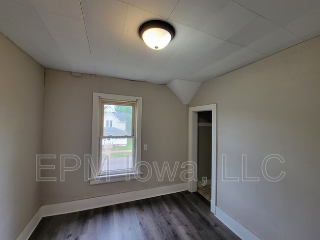 Building Photo - 437 1/2 Riehl Street