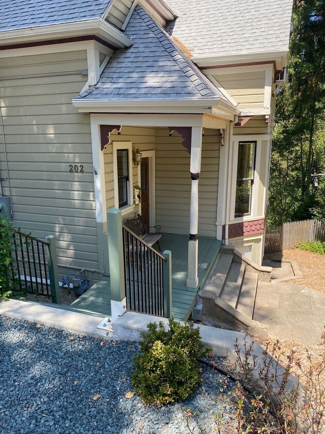 Primary Photo - 202 Prospect St