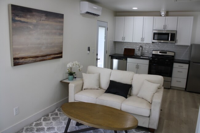 Foto del edificio - 4978 Hillridge Way