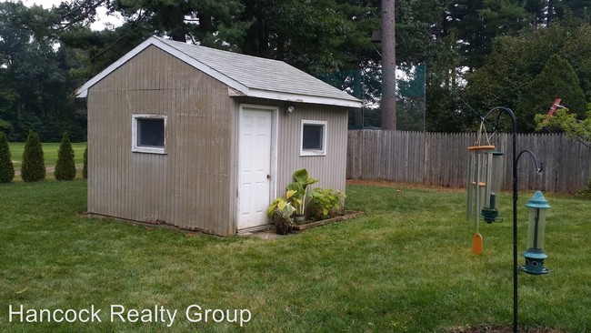 Building Photo - 3 br, 1 bath House - 17 Links Road