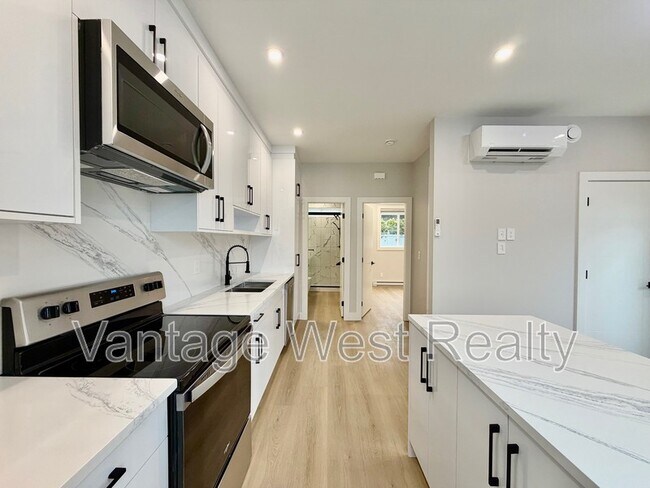 Photo du bâtiment - 1665 Highland Dr N