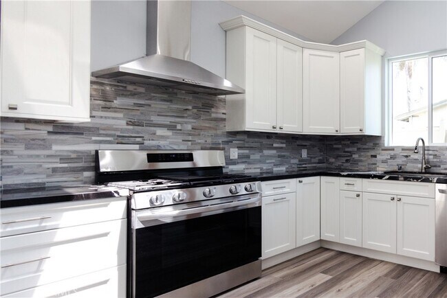 Foto del edificio - 8221 Louise Ave