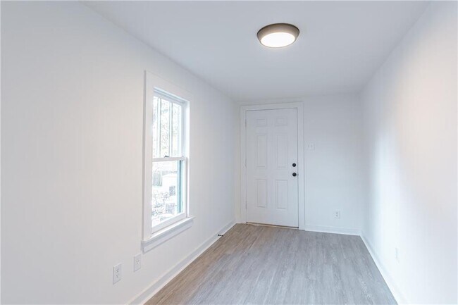 Building Photo - 1013 Elmira St