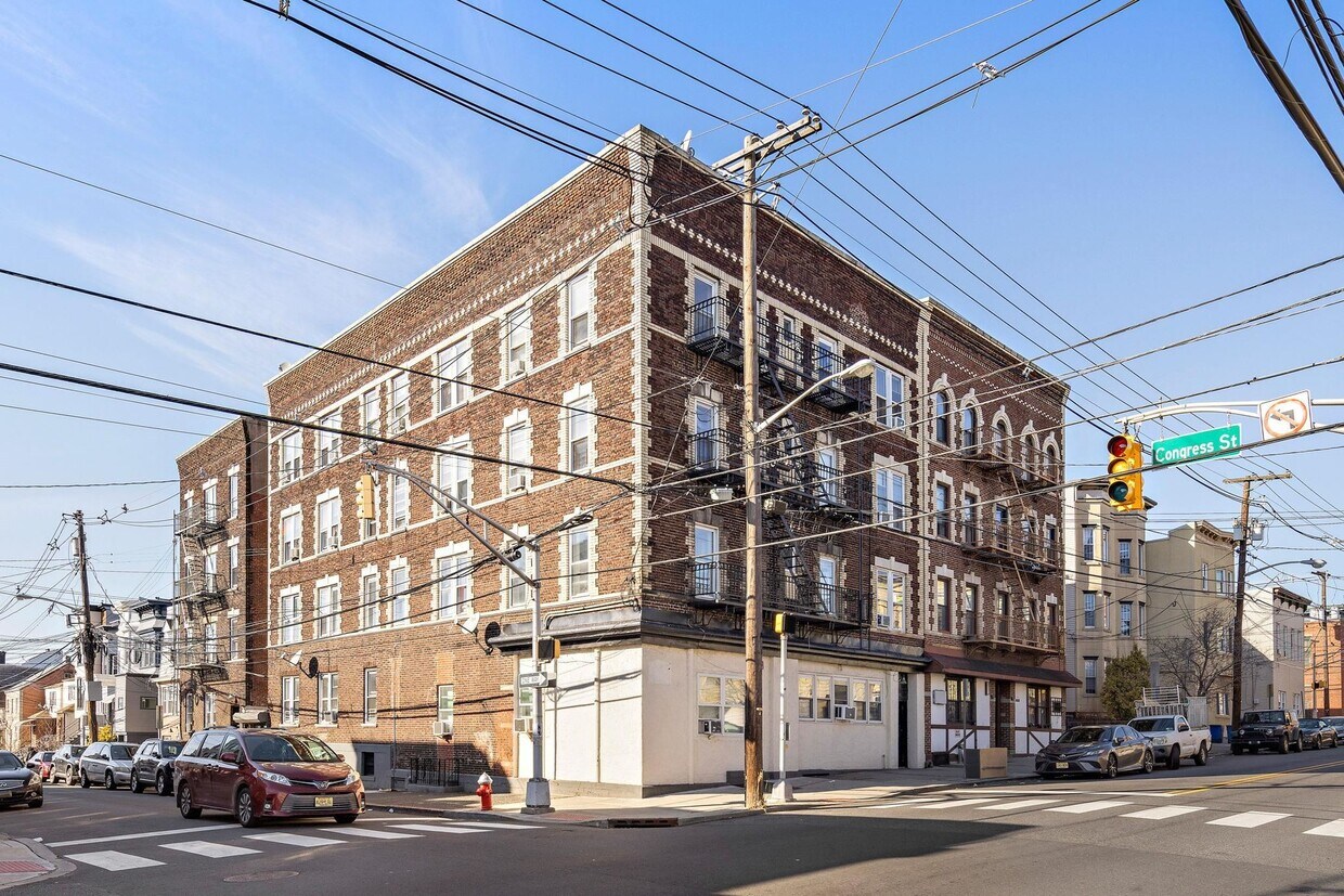 Foto principal - 1089 Summit Ave
