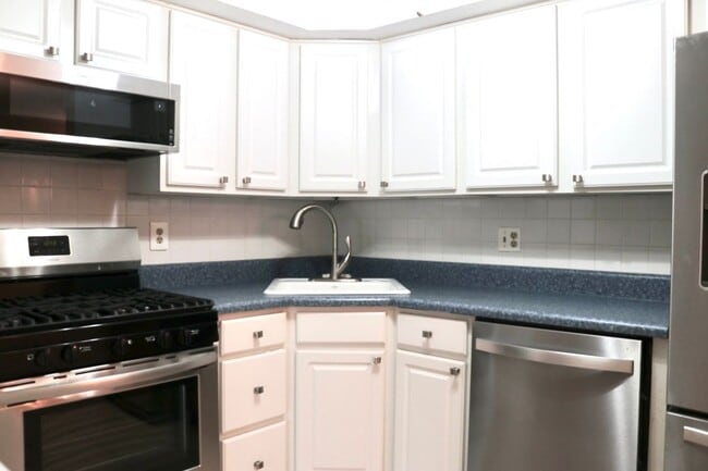 Building Photo - 103 Woodhollow Dr