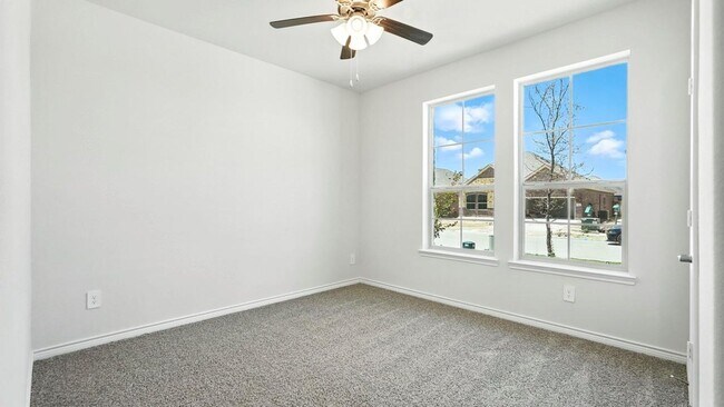 Foto del edificio - Welcome to this stunning 4-bed, 2-bath home with flex space, style, and comfort throughout!