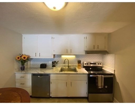 Building Photo - 6 Walker Rd