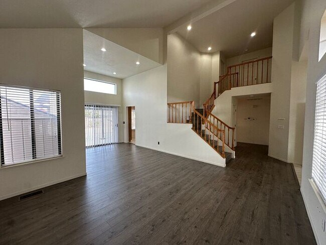 Foto del edificio - 5375 Santa Rosa Ave