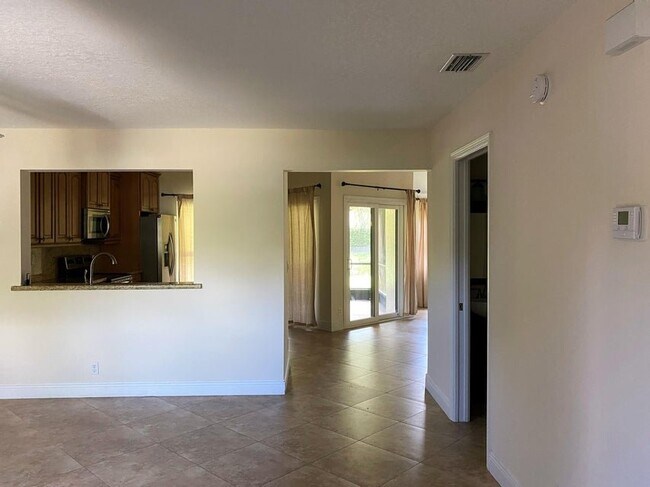 Foto del edificio - 9348 Ketay Cir