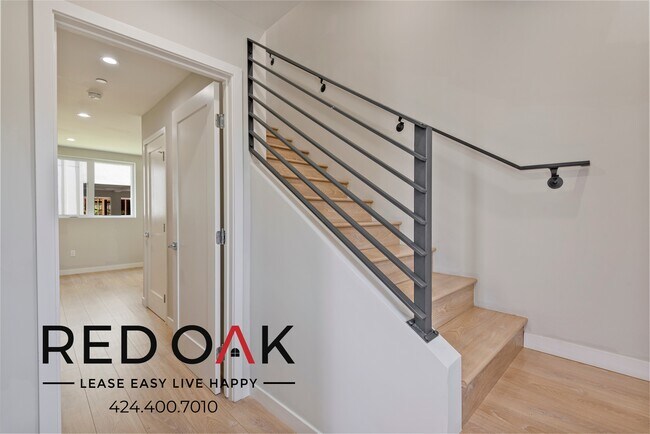 Building Photo - Incredible Three Bedroom, Bright And Sunny...