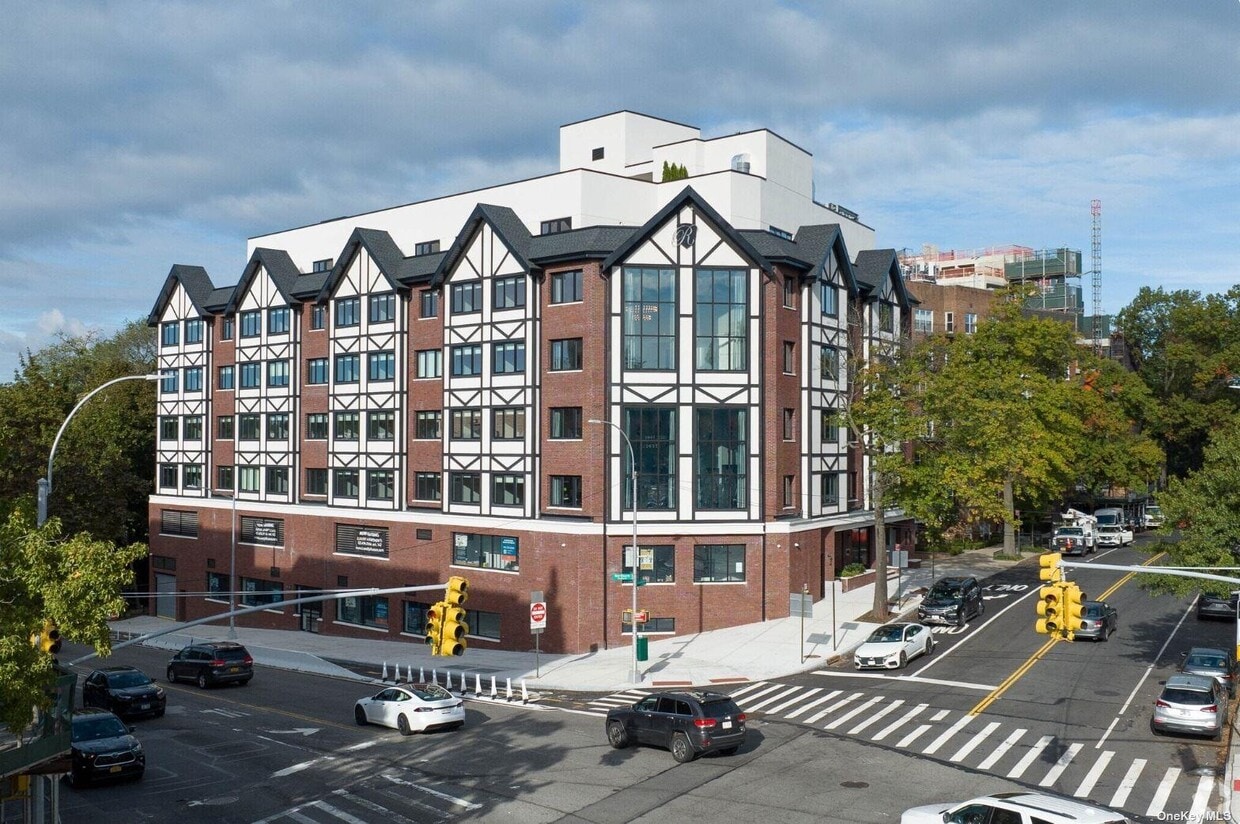 Primary Photo - 4436 Douglaston Pkwy