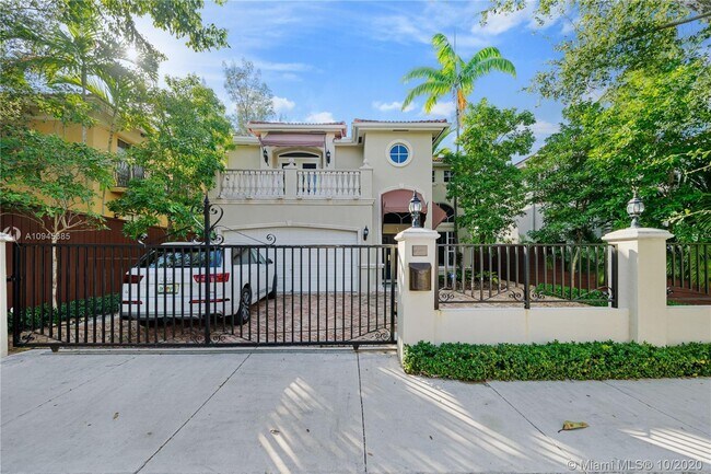 Foto del edificio - 3122 Virginia St